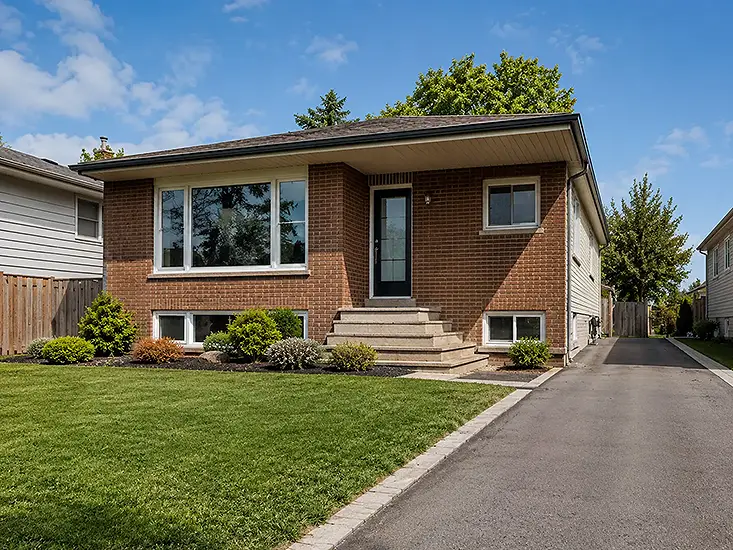 Local cash home buyers purchasing a house in Barrie Ontario
