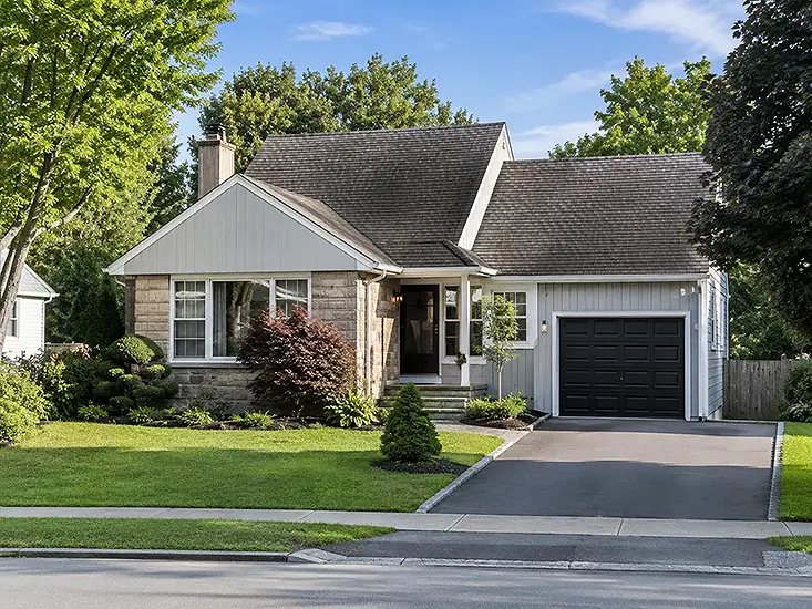 Cash home buyers purchasing a house directly in Niagara Falls Ontario
